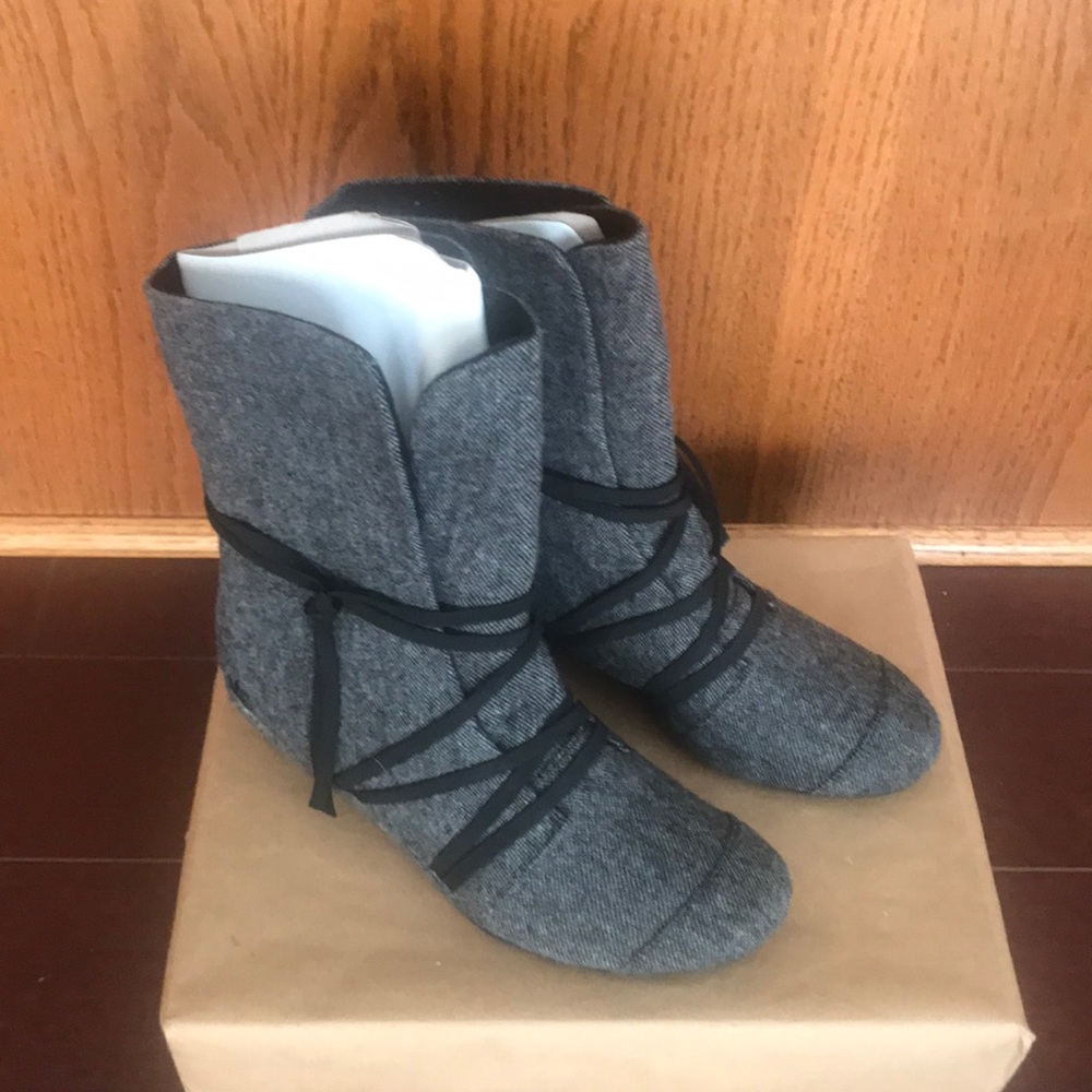 “NEW ARRIVALS” Display Item Women’s Brand-new ROYALS ELASTICS bootie ankle boots